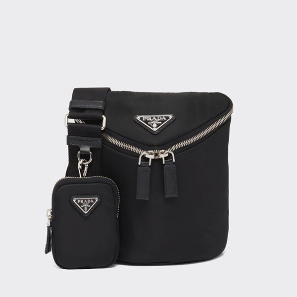 【プラダ 偽物】22SS Re-Nylon xレザー ショルダーバッグ ロゴ入り